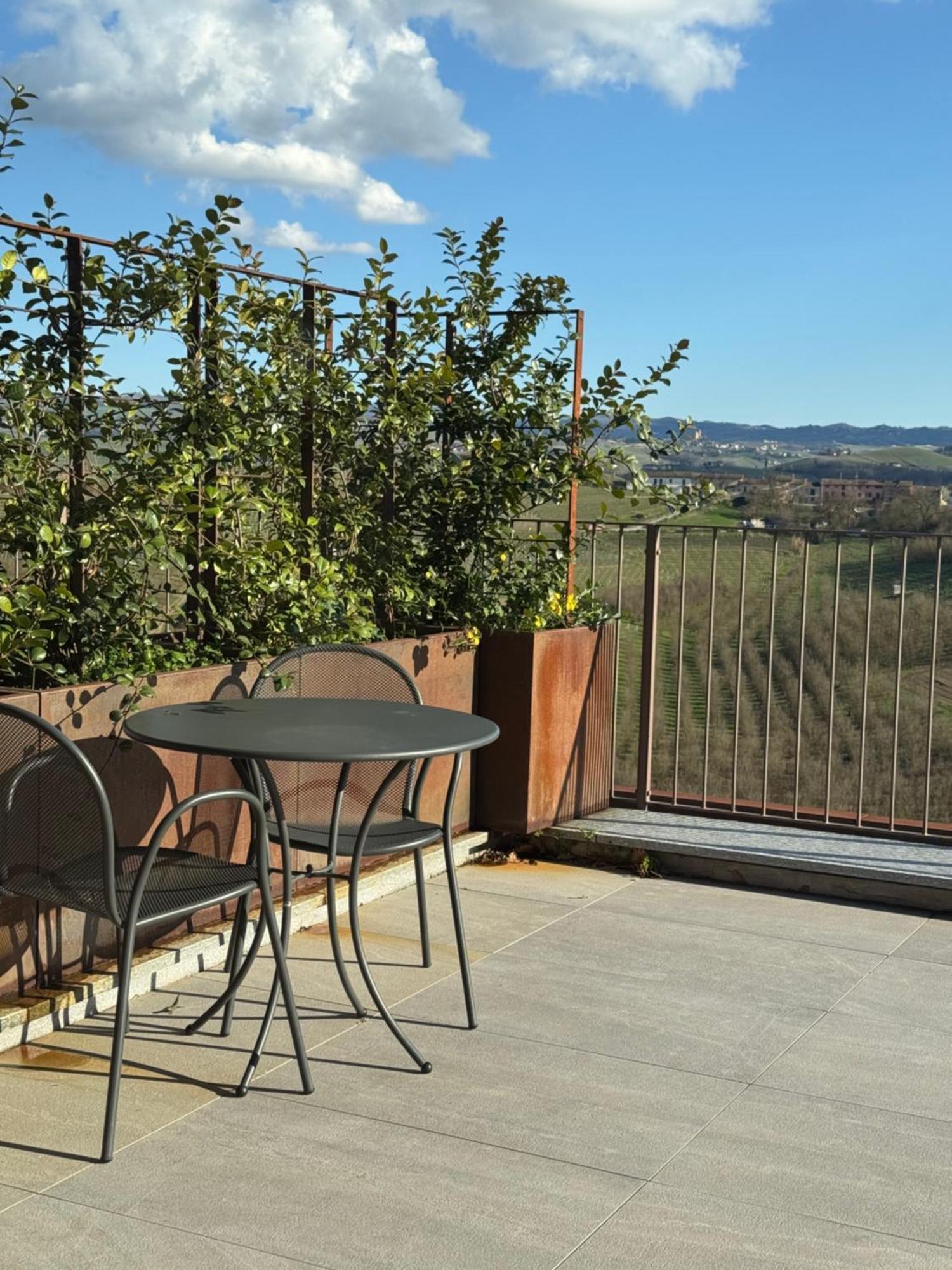 Il Grecale - Camere E Appartamenti La Morra Exterior foto